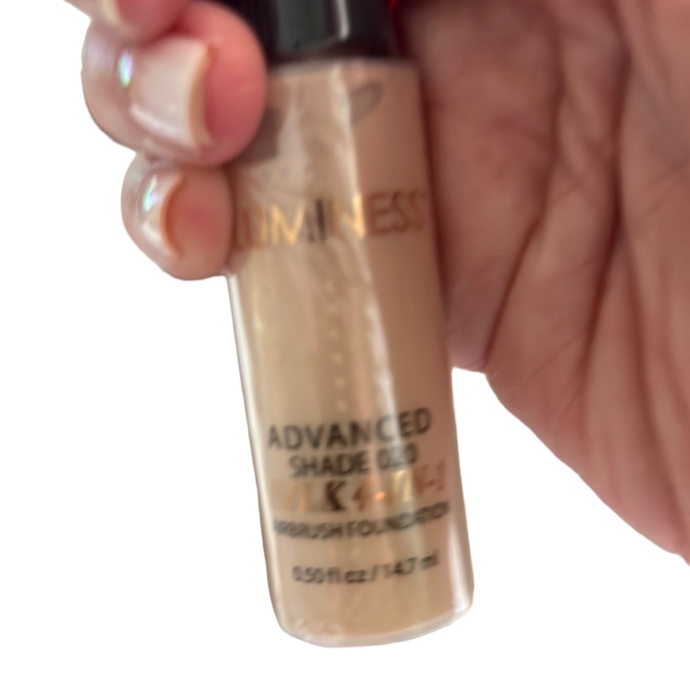 Luminess airbrush foundation silk 4 in 1         Shade 20